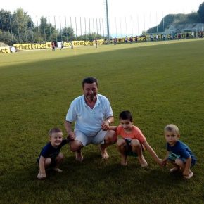 ВЕТЕРАНИТЕ ПРОДЪЛЖИХА УВЕРЕНО ИГРАТА ВЪВ „FOOTBALL FOR ALL”