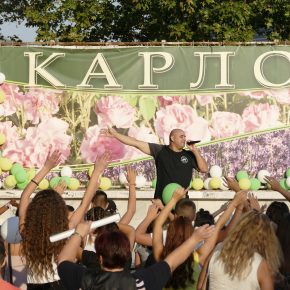 КОНЦЕРТ ЗА ПРИЯТЕЛСТВО И ЗНАНИЕ БЕЛЕЖИ НАЧАЛОТО НА УЧЕБНАТА ГОДИНА В КАРЛОВО (ГАЛЕРИЯ)