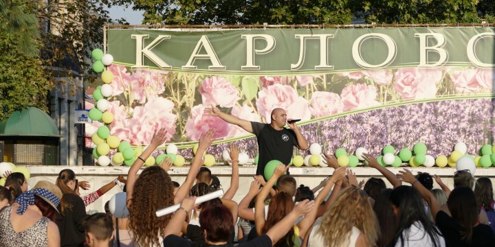 КОНЦЕРТ ЗА ПРИЯТЕЛСТВО И ЗНАНИЕ БЕЛЕЖИ НАЧАЛОТО НА УЧЕБНАТА ГОДИНА В КАРЛОВО (ГАЛЕРИЯ)