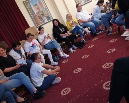 КРЪГЛА МАСА НА СОЦИАЛНИТЕ РАБОТНИЦИ НА СОНИК СТАРТ В СЛИВЕН